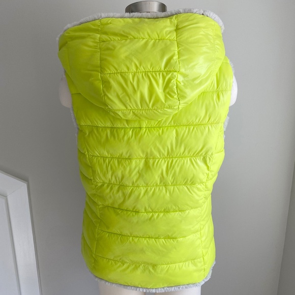 Be Boundless Reversible Hooded Vest in Neon Green and Gray Fur - Size M - Picture 2 of 8